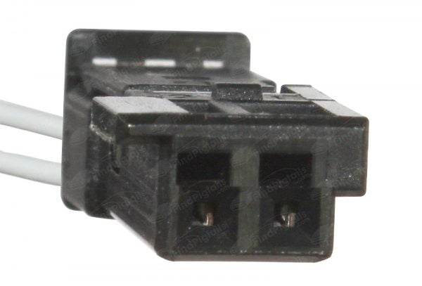 G82C2 is a 2-pin automotive connector which serves at least 5 functions for 0+ vehicles.